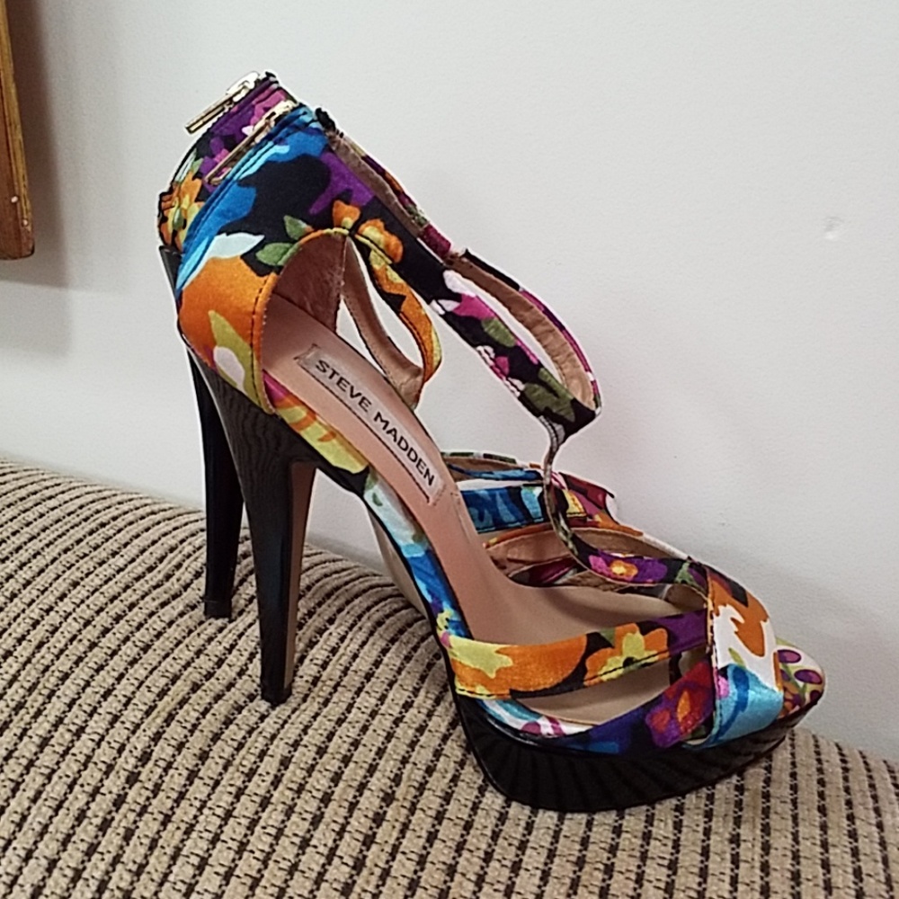 Heels - Picture 3 of 3